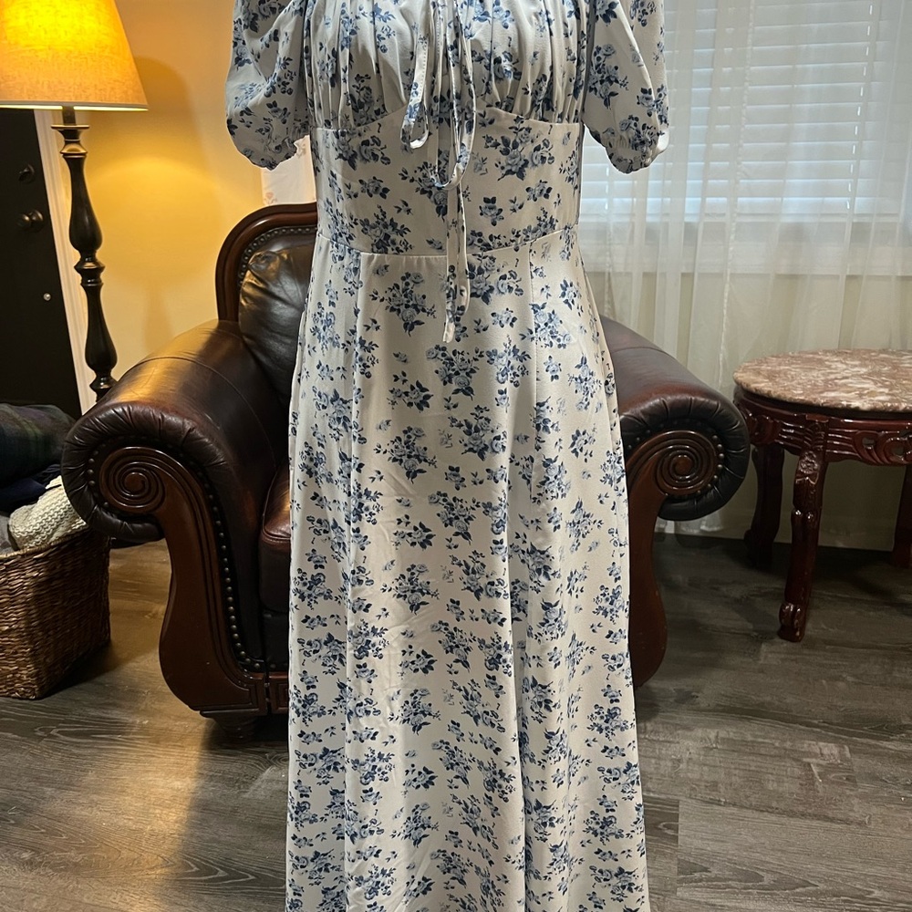 Chic Blue Floral Maxi Dress